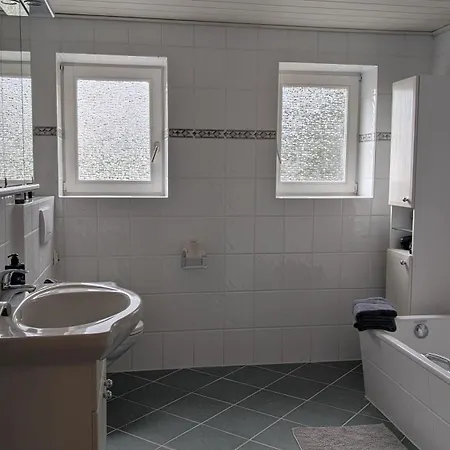 FeWo am Hof  Große Wohnung mit zwei Schlafzimmern, seperate Küche und großem Bad Apartment Beverstedt