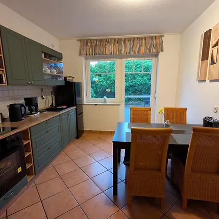 Am Hof  Große Mit Zwei Schlafzimmern, Seperate Küche Und Großem Bad