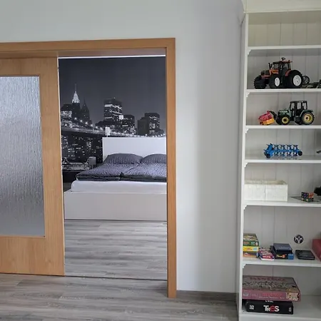 FeWo am Hof  Große Wohnung mit zwei Schlafzimmern, seperate Küche und großem Bad Apartment *