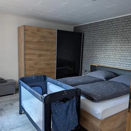 FeWo am Hof  Große Wohnung mit zwei Schlafzimmern, seperate Küche und großem Bad *